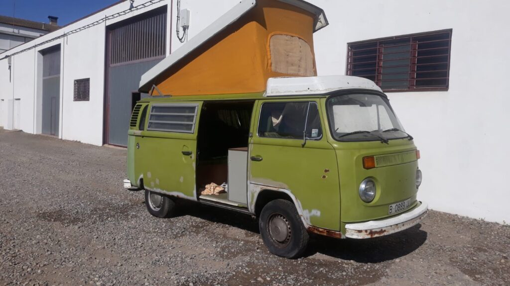 camper verde techo naranja
